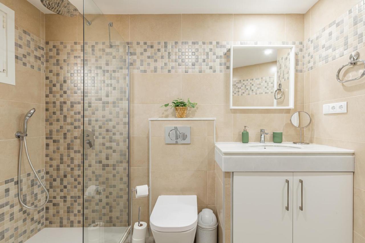 Modern Apartment Steps From The Beach Torrox Exterior photo